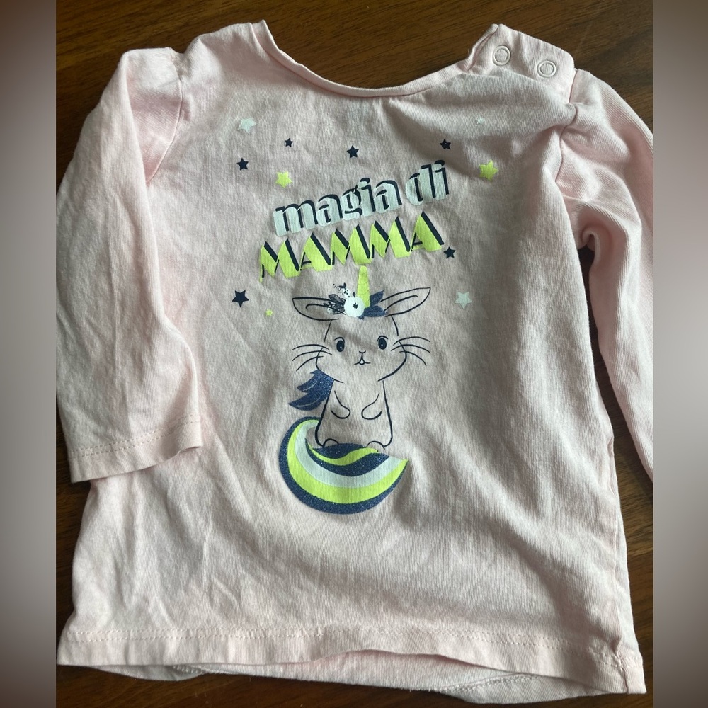 Italian tee, bought in Italy translated “mother’s magic” size 71, 9M